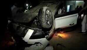 Drunk car driver has two people in Satara, video -viral
