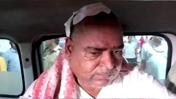 Why did the prisoner in Gayatri Prajapati attack in jail? Once Kgmu reached the prisoner, the anger of the former minister broke out – Gayatri Prajapati, Lucknow News Minister, attacked the big reason.