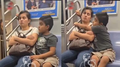 Mother-son’s unique love seen in the subway! The head would strike the rod, then the boy the boy did, you would also be stunned, video -viral