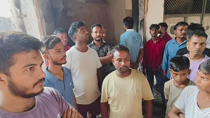 Brand in Basti: Brand in garment shop in Ektekwa, loss of more than eight lakhs – garment shop Fire 8 lakh loss in Captanganj Basti