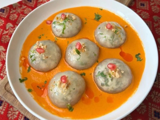 Tasting fast, with momos!