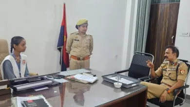 Police officers became girls students in Ghaziabad, confident the complainants are sitting on the chair