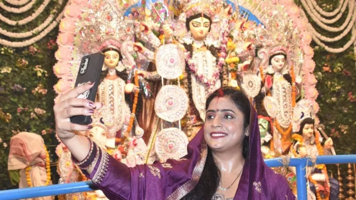 Average color of belief in Gorakhpur, the center of attraction has become the pandal of ramewaram – Gorakhpur Durga Puja unique mix of dedication and innovation