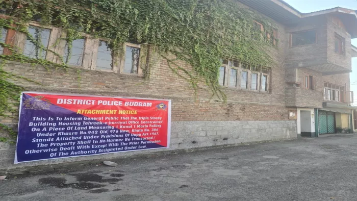 Large police action in Kashmir, sealed separatist organization Tehreeriyat Headquarters – Jammu Kashmir Police Seal Hurriyat Headquarters Cnaced Down on Separatization