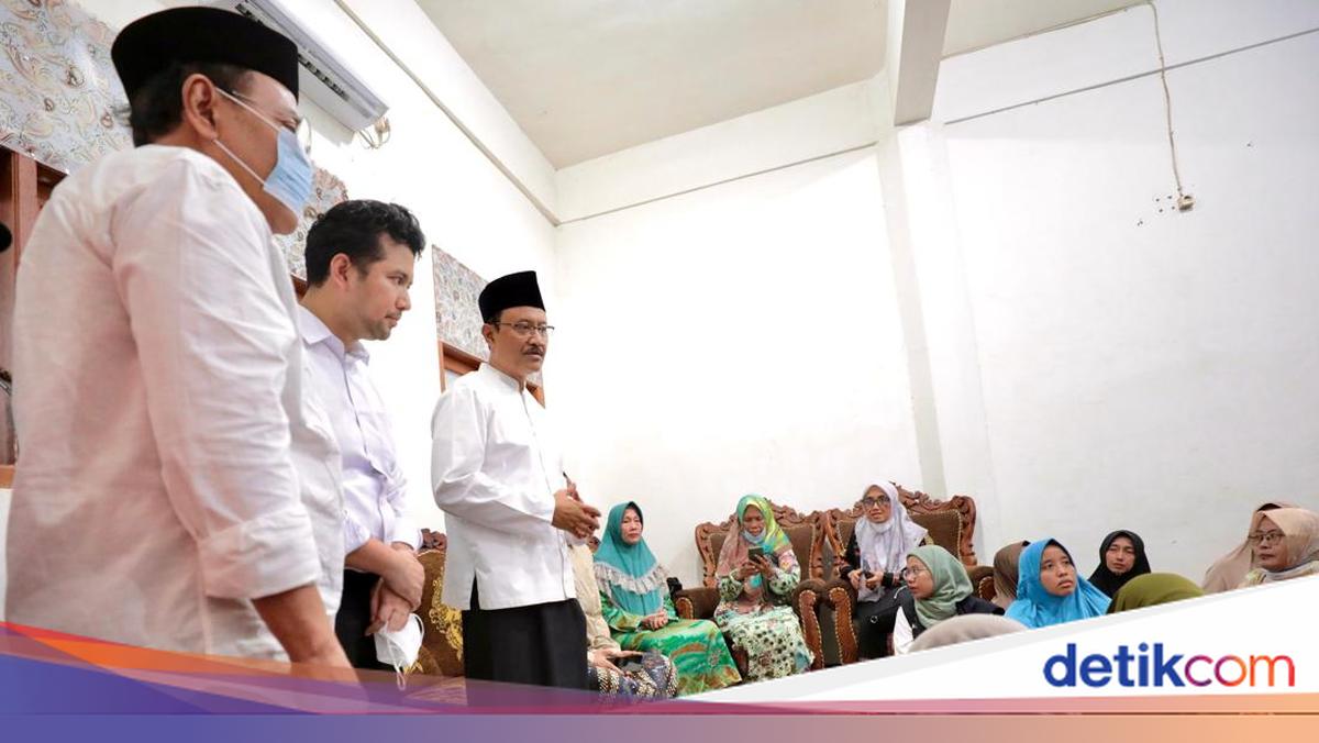 Gus Ipul accompanies family and Santri victims of the collapse of the Al Khoziny Islamic residence
