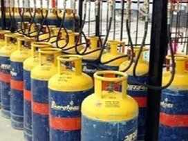 In the video, the prices of commercial LPG cylinders rise before the festive season