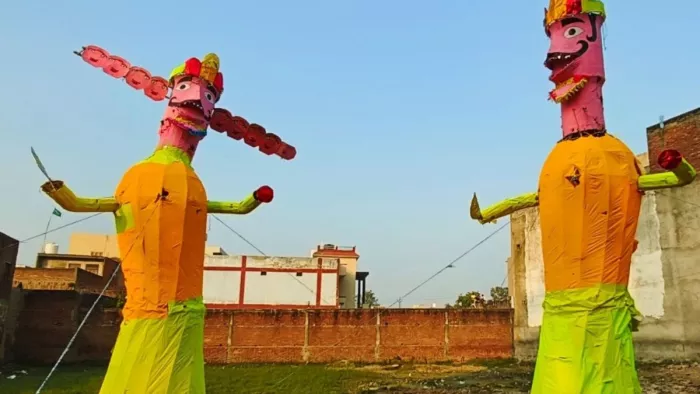 Dussehra 2025: रामलीला मैदान में 100 फीट के रावण का पुतला, मुरादाबाद में दहन की टाइमिंग – Dussehra Celebrations 100 Ft Ravana Effigy at Ramlila M