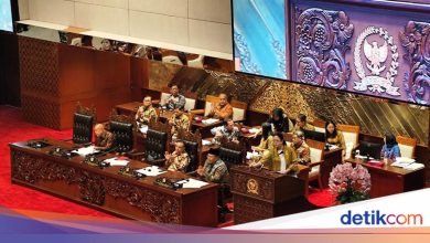 DPR Special Plenary Meeting, Puan submits a report on the execution of members of the Council