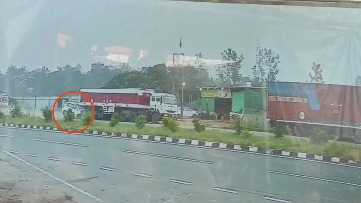6 dead in severe road accidents, two women involved