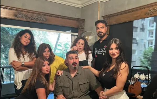 يعيش الفنان ياسر جلال، حالة من النشاط الفني حاليًا، حيث بدأ تصوير مسلسله الجديد “كلهم بيحبوا…