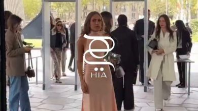 كاميرا “هي” التقطت جنى وكنزي دياب، ابنتي عمرو دياب، خلال عرض Rabanne ربيع وصيف 2026 حيث خطفتا…