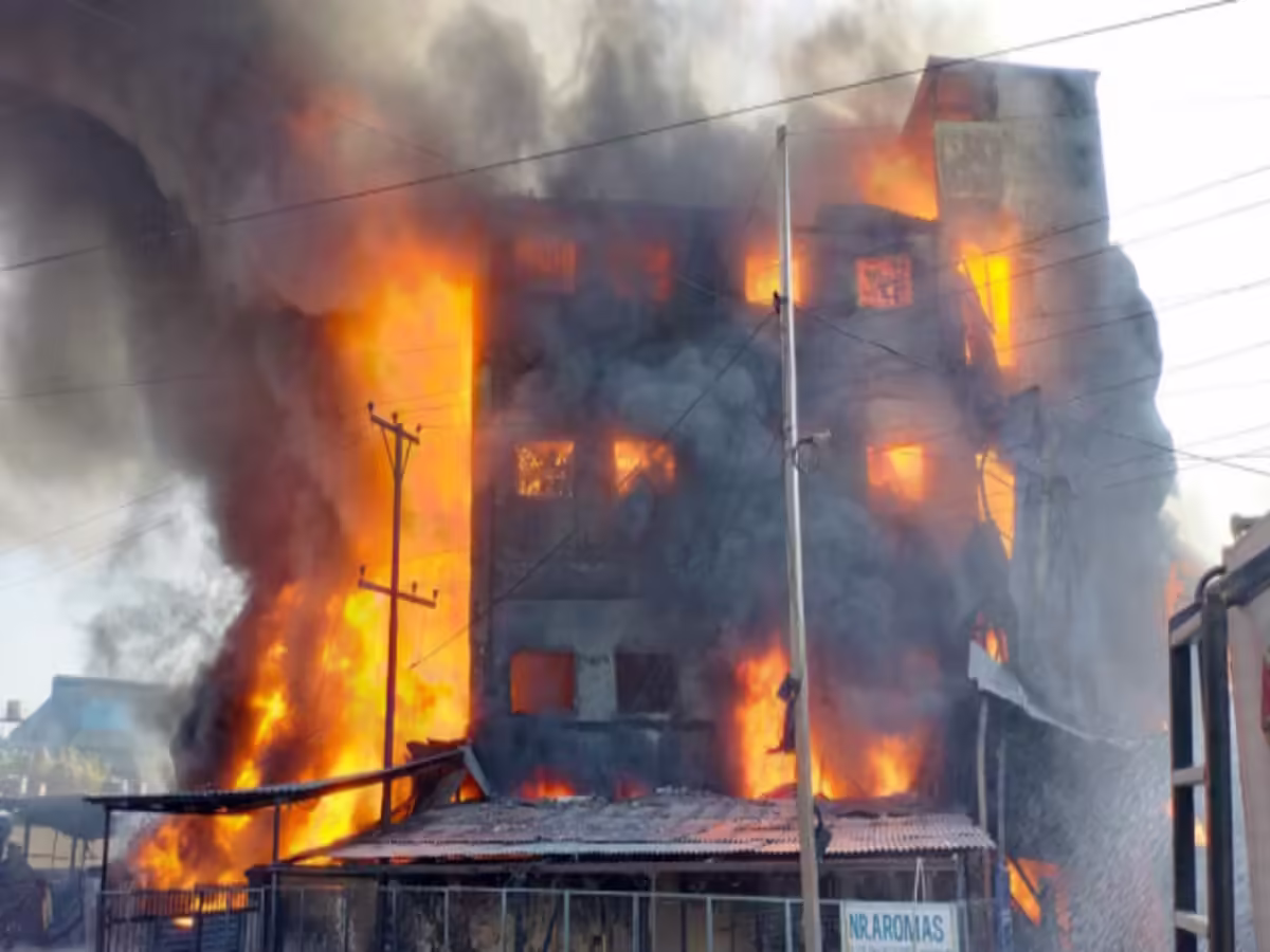 Fel fire in refinery, air covered with smoke balloon watched dreaded video