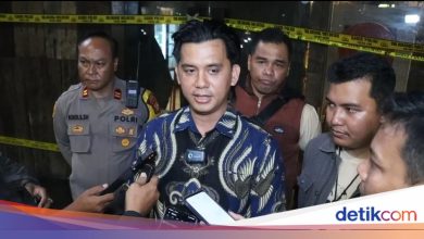 Male murderers at the Kemayoran Cafe brought sharply to the motorcycle, what?