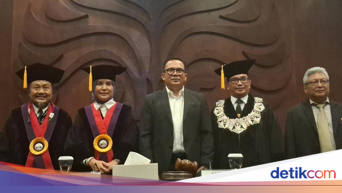 Waka Baleg -Parliament Ahmad Iman Ski Win Doctorical Sciences at UI