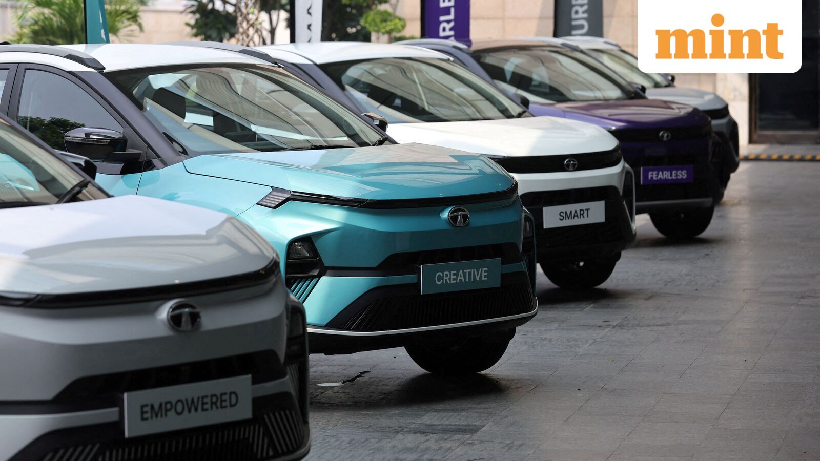 Tata Nexon gets the pre-diwali price cut by up to £ 1.55 Lakh after the GST rate has been reduced. Old and new price lists compare