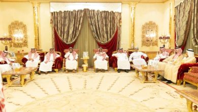 نواف وتركي وسلطان بن عبد العزيز يستقبلون المواسين في وفاة فقيدتهم