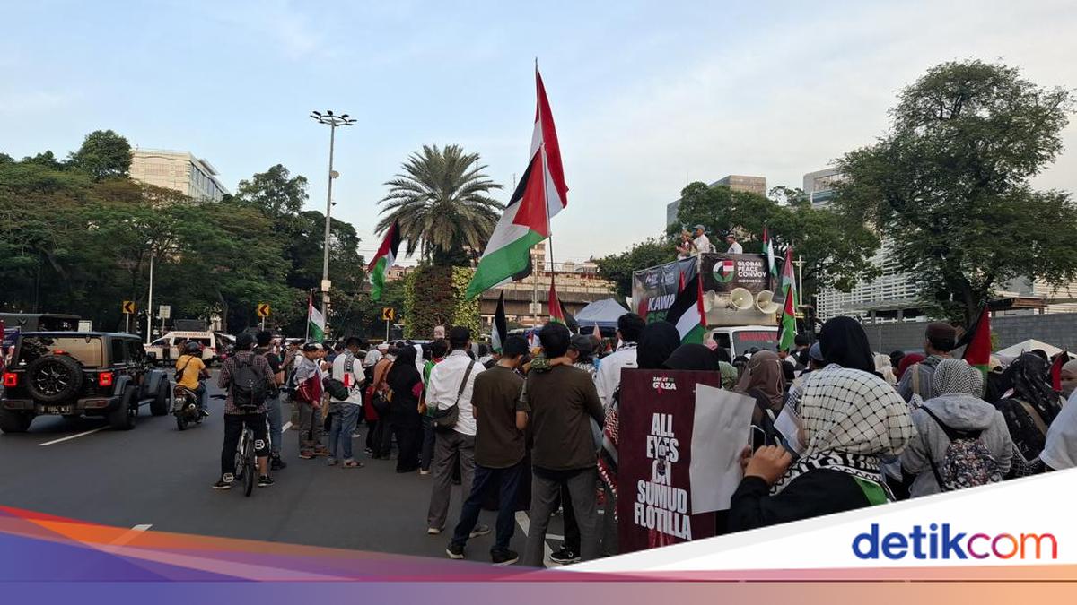 The mass of the demonstration at the US embassy insists that global activist Sumud Flotilla is released