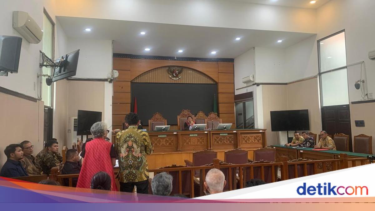 Former Attorney General Mantan Leadership of the KPK presented the Amicus Curiae Praperanat Nadiem