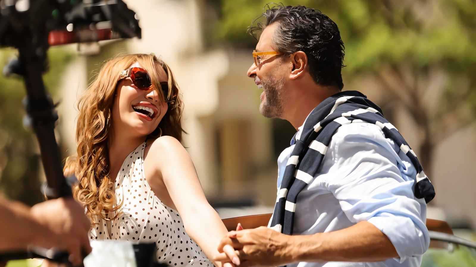 ظهرت الإعلامية السورية أملي الجزائري، ابنة الفنانة صفاء سلطان كموديل في فيديو كليب النجم…