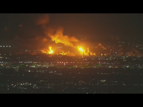 اندلاع حريق هائل في أكبر مصفاة نفط على الساحل الغربي للولايات المتحدة