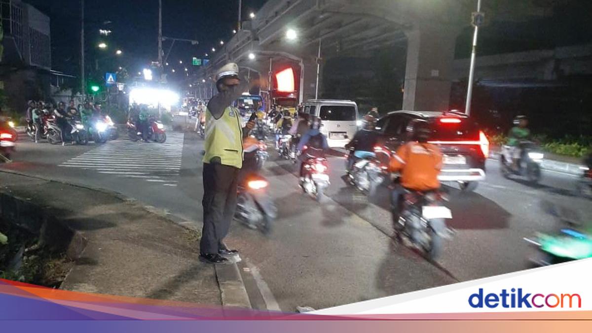 Jalan Kalimalang East Jakarta is stuck, police said the matter