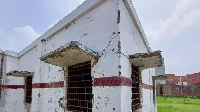 IAS -Foffeeer who arrived in the village for investigation, the sound of crying of the closed school … I was shocked when I was shocked -IAS officer arrived in town to investigate when he heard