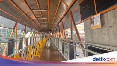Skywalk Kebayoran still smells, residents hope that cat stains are cleaned
