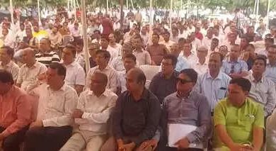 Protests on dealing with charge in Bhilwara, textile traders stopped the business