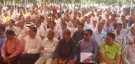 Protests on dealing with charge in Bhilwara, textile traders stopped the business