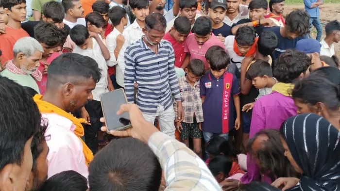 The teenager jumped from the Sahar Son River Bridge in Bhojpur. The body was taken out after four hours – a teenage girl jumped from the Sahar Son River Bridge in Bhojpur and her body was restored for hours, later recovered