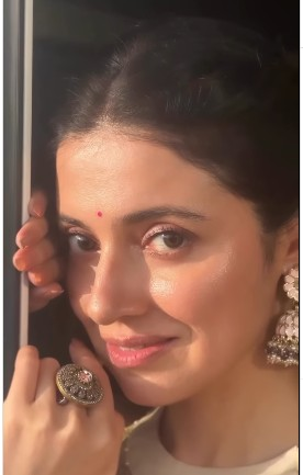 Divya Khosla Kumar shared the video about the song ‘Mitwa’, reminiscent of the 90s