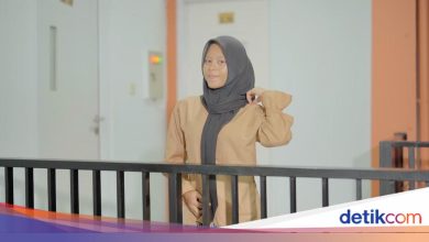 Daddy and Mother Stroke, Nabila Knit in People’s School