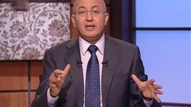 على الهواء.. الإعلامي سيد علي يعتذر عن عدم استكمال حلقة برنامجه