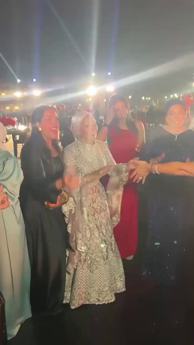 سعادة لا توصف لهبة قطب ليلة عُرس ابنتها هذا ما فعلته