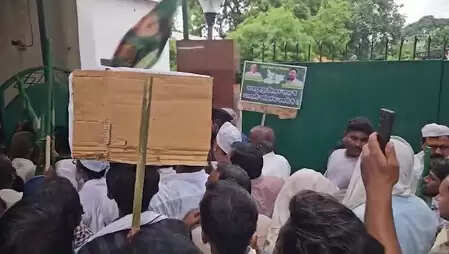 MLA Satish Das’s ticket at risk! Workers protested strongly in the Lalu-Rabri home