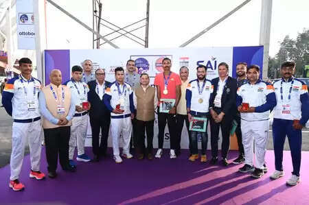 Head of Army staff Upendra Dwivedi honored athletes at the World Championships for Athletics