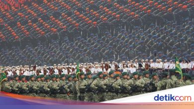 There is a celebration of the 80th anniversary of the TNI, the community is advised to avoid the Monas area today