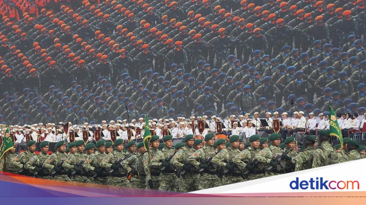 There is a celebration of the 80th anniversary of the TNI, the community is advised to avoid the Monas area today