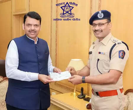 Maharashtra: Nashik police have emerged for flood victims, contribution of Rs 5 lakh to the main ministry dispute