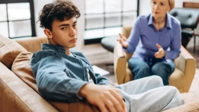 10 نصائح تعلمك كيفية التعامل مع المراهق غير المهذب