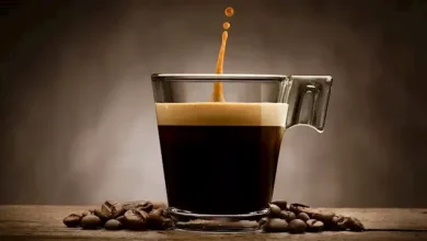 ثلاث إضافات بسيطة للقهوة تدعم الدماغ والأمعاء