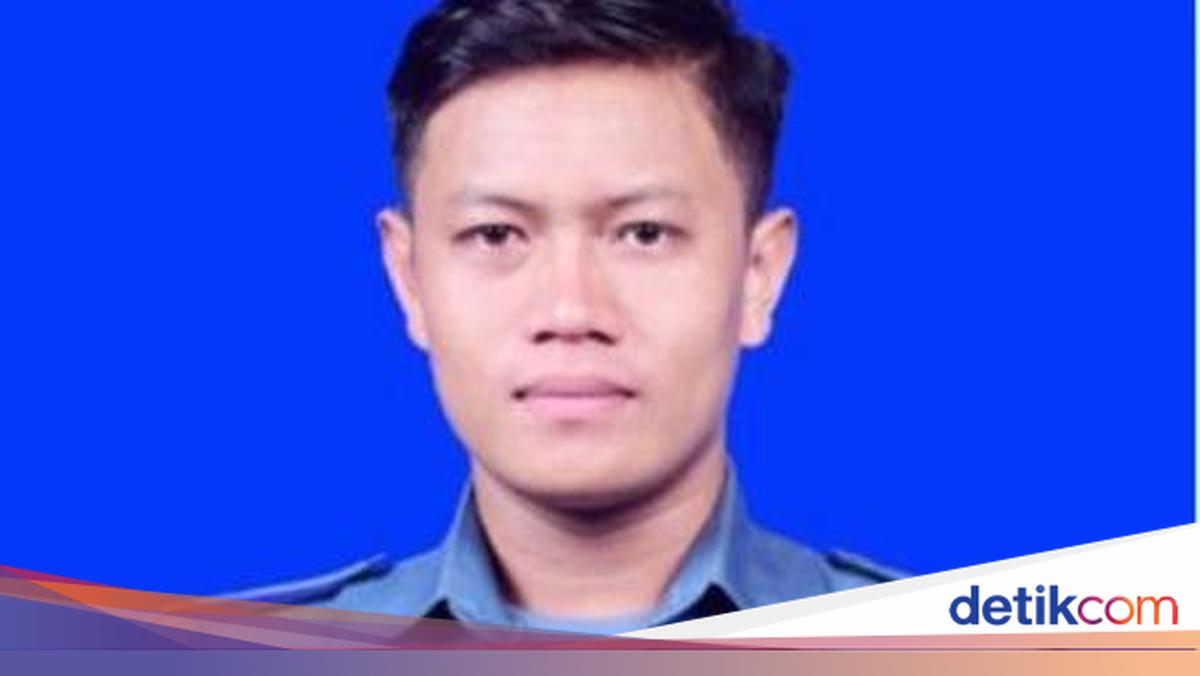 The figure of the taifib already soldier who died while dipping the TNI birthday Payung