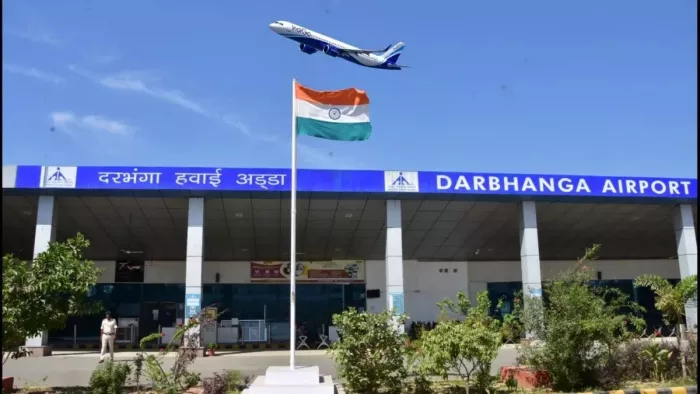 Birds clashed while they ended up from Delhi’s flight to Darbhanga of Delhi, averted major accidents – Akasa flight from Delhi to Darbhanga beating birds during landing