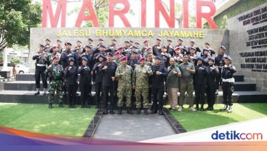 TNI birthday, Metro Police Mobile Brigade Visit Mako Marine Corps in Kwitang