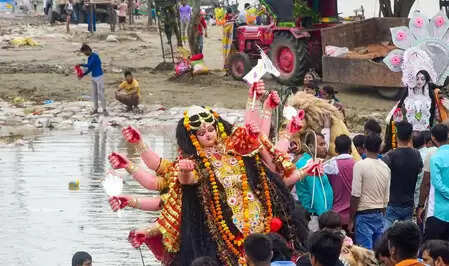 Violence during Durga Puja submitting in Cuttack, six injured, including DCP