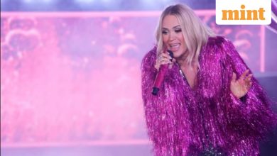 How does Carrie Underwood hold the ‘Sunday Night Football’ theme new every game?