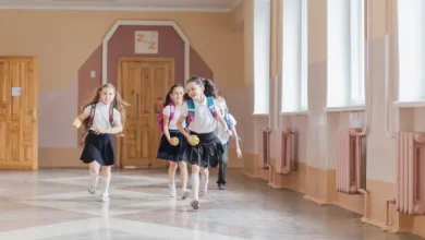 7 خطوات لتعليم طفلك مهارات اجتماعية هامة لمجتمع المدرسة