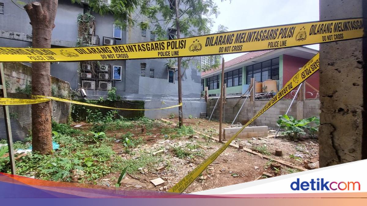 Police take circuit television associated with the case of a female therapist killed on the vacant land of South Jakarta