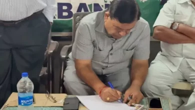 The Congress Party launched Jan-Haskshar Abhiyan, and the question of restoring the status of the full state to Jammu and Kashmir-Congress Party began signature campaign for Jammu and Kashmir Statehood