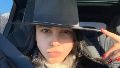 سلمى أبو ضيف تتألق بالأحمر في أسبوع باريس للموضة.. هكذا ظهرت